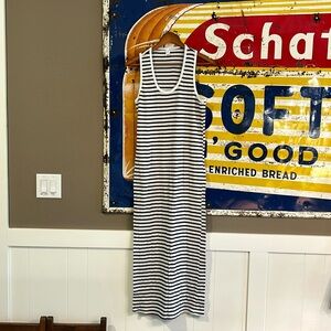 Size extra large, One hundred percent cotton maxi dress in black-and-white